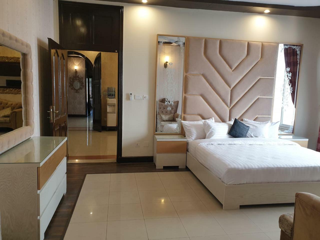 Royal Villa F-10/2 Islamabad Exterior photo
